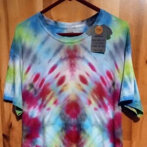 Handmade Large Gildan T-shirt Multicolor 100% Heavy Cotton.